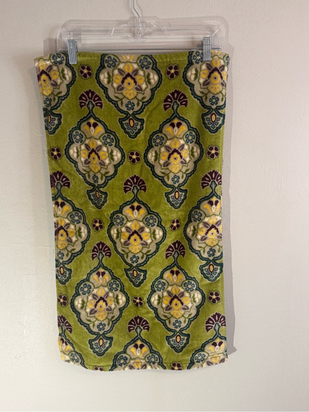 COST PLUS WORLD MARKET Set Of 2 Boho Green Medallion Print Hand Towels 16” X 28”